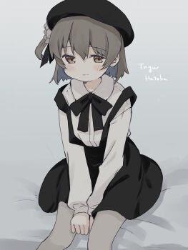 1girl akayama_yukihe beret black_bow black_bowtie black_hat black_skirt blush bow bowtie brown_eyes brown_hair character_name double-parted_bangs grey_pantyhose hat hatoba_tsugu highres long_sleeves one_side_up pantyhose shirt short_hair skirt smile solo suspender_skirt suspenders tsugu_(vtuber) white_shirt