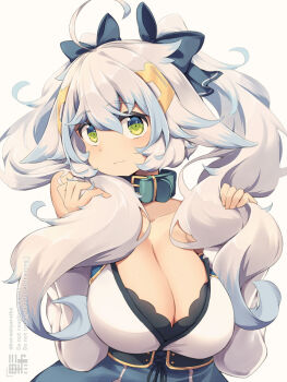 1girl :3 ahoge alternate_hairstyle animal_ears black_bow blue_hair bow breasts cleavage closed_mouth collar commentary_request green_collar green_eyes hair_bow kuromiya large_breasts long_hair looking_at_viewer multicolored_hair original shiromiya_asuka_(kuromiya) simple_background solo twintails two-tone_hair watermark white_background