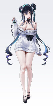 1girl absurdres alternate_costume bare_shoulders black_hair black_nails blush breasts cleavage closed_mouth commentary crossed_bangs double_bun full_body goddess_of_victory:_nikke green_hair grey_background hair_between_eyes hair_bun hair_intakes highres laevan large_breasts little_mermaid_(beautiful_bubble)_(nikke) little_mermaid_(nikke) long_hair long_sleeves looking_at_viewer multicolored_hair off-shoulder_sweater off_shoulder revision simple_background smile solo standing sweater thighs