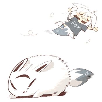 animal_ears black_shirt chibi cocomayo29_(tomato) commentary creature creature_focus fox_ears fox_girl full_body hololive miteiru_(shirakami_fubuki) shirakami_fubuki shirt simple_background solo_focus symbol-only_commentary virtual_youtuber white_background