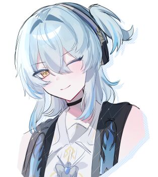 1girl bare_shoulders black_choker blue_hair buling_(wuthering_waves) choker closed_mouth commentary_request hair_between_eyes headphones highres long_hair looking_at_viewer one_eye_closed side_ponytail smile solo soyogi_nrso upper_body wuthering_waves yellow_eyes