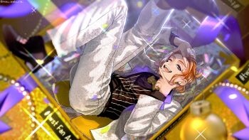 1boy :d black_shirt black_shoes black_vest blurry blurry_foreground bow bowtie cater_diamond collared_shirt confetti depth_of_field earrings eyeshadow facial_mark fang finger_frame formal_clothes full_body glint green_eyes hand_up happy_birthday highres in_container jacket jewelry knee_up leg_up long_sleeves looking_at_viewer lying makeup male_focus mau_sakura on_back one_eye_closed open_clothes open_jacket open_mouth orange_hair pants shirt shoes short_hair smile socks solo sparkle striped_clothes striped_vest suit suit_jacket teeth tongue treasure treasure_chest twisted_wonderland twitter_username upper_teeth_only upside-down vertical-striped_clothes vertical-striped_vest vest white_jacket white_pants white_suit yellow_bow yellow_bowtie yellow_socks