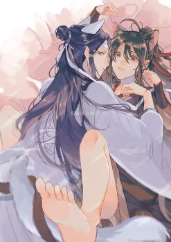 2boys ahoge amana_raika animal_ears bare_legs barefoot bed_sheet bishounen black_hair black_hanfu cat_boy cat_ears cat_tail chinese_clothes closed_mouth colored_eyelashes couple feet hair_ribbon hands_up hanfu headband highres kemonomimi_mode lan_wangji light_smile long_hair long_sleeves looking_at_another looking_at_viewer looking_back lying lying_on_person male_focus modao_zushi multiple_boys on_back on_bed paw_pose ponytail purple_eyes red_ribbon ribbon robe sidelocks soles tail toes topknot twitter_username watermark wei_wuxian white_hanfu white_headband wide_sleeves xiao_guan_(headdress) yaoi yellow_eyes
