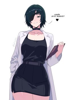 1girl absurdres belt black_belt black_choker black_skirt breasts chainsaw_man check_translation choker cleavage clipboard collarbone eyepatch gratam green_eyes heart highres himeno_(chainsaw_man) holding holding_clipboard lab_coat miniskirt scoop_neck short_hair simple_background skirt smile solo spanish_commentary spanish_text spoken_heart talking translation_request twitter_username white_background