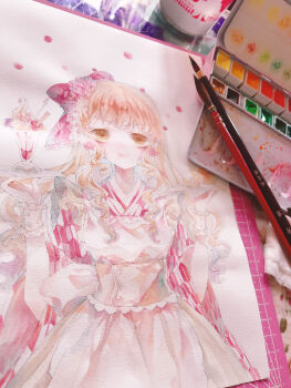 1girl absurdres apron art_tools_in_frame back_bow blonde_hair bow brown_eyes buttons checkered_clothes checkered_kimono chinese_commentary closed_mouth colored_eyelashes commentary_request corset cowboy_shot earrings flower flower_earrings food frilled_apron frilled_corset frilled_wrist_cuffs frills glass grey_corset hair_bow hair_flower hair_ornament highres holding holding_tray indoors japanese_clothes jewelry kimono light_blush long_hair long_sleeves looking_at_viewer maid miracle_nikki muriel_miaoke nikki_(series) painting_(medium) parfait photo_(medium) pink_bow pink_flower pink_kimono pink_lips sidelocks smile solo standing straight-on stylist_(nikki) tareme traditional_media tray two-tone_kimono wa_maid watercolor_(medium) wavy_hair white_apron white_bow white_kimono white_wrist_cuffs wide_sleeves wrist_cuffs