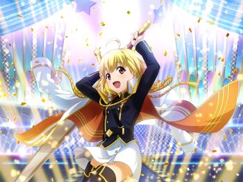 1girl arms_up black_boots black_jacket blonde_hair boots game_cg greatsword holding holding_sword holding_weapon jacket jacket_on_shoulders long_sleeves looking_at_viewer official_art open_mouth otori_michiru red_eyes short_hair shoujo_kageki_revue_starlight shoujo_kageki_revue_starlight_-re_live- skirt solo stage_lights standing sword thigh_boots upper_body weapon white_jacket white_skirt