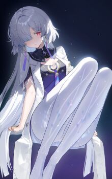 1girl absurdres badge breasts colored_eyelashes crystal_shards dress earrings gradient_clothes gradient_dress hair_ornament hair_over_one_eye halo hashtag-only_commentary highres jacket jewelry legs looking_at_viewer mornye_(wuthering_waves) multiple_rings parted_lips prosthesis prosthetic_leg purple_dress red_eyes ring ryu_o sitting solo thighs triangle_earrings white_halo white_jacket wuthering_waves