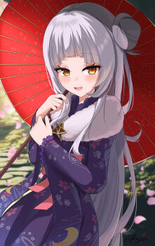 1girl absurdres commentary_request fur-trimmed_kimono fur_trim grey_hair hair_bun highres holding holding_umbrella hololive japanese_clothes kaju_paint kimono long_hair murasaki_shion murasaki_shion_(new_year) official_alternate_costume oil-paper_umbrella purple_kimono smile solo umbrella very_long_hair virtual_youtuber yellow_eyes