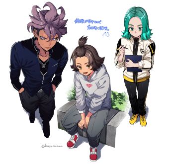 3boys absurdres aqua_hair black_pants black_shoes blue_jacket brown_eyes brown_hair clipboard dark-skinned_male dark_skin dianya_inazuma grey_hoodie grey_pants hands_in_pockets highres hood hoodie inazuma_eleven_(series) inazuma_eleven_victory_road jacket jewelry kisoji_heita looking_at_viewer male_focus medium_hair multicolored_hair multiple_boys necklace open_mouth pants purple_eyes purple_hair sakurazaki_jouji sasanami_unmei shoes short_shorts shorts simple_background sitting standing translation_request two-tone_hair white_background white_jacket yellow_shoes