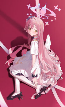 1girl absurdres black_shoes blue_archive brown_eyes capelet commentary_request fingernails from_above full_body hair_bun halo high_heels highres long_hair looking_at_viewer low_wings mika_(blue_archive) pantyhose pink_background pink_halo scrunchie shadow shoes sidelocks simple_background single_side_bun smile solo white_capelet white_wings wings wrist_scrunchie zhihuigugudegezi