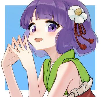 1girl armpits bare_shoulders blue_background blush flower_hairpin green_kimono hieda_no_akyuu japanese_clothes kimono looking_at_viewer medium_hair open_mouth own_hands_together purple_eyes purple_hair red_skirt skirt sleeveless sleeveless_kimono smile solo touhou uisu_(noguchipint) upper_body
