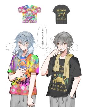 2boys alternate_costume black_shirt blue_shirt blush brushing_teeth caelus_(honkai:_star_rail) closed_mouth clothes_writing collarbone commentary_request cowboy_shot crab_print critical_micell feathered_wings green_shirt grey_hair grey_shorts hair_between_eyes hamster_print hand_in_pocket hand_on_own_chest hand_up head_wings highres holding holding_toothbrush honkai:_star_rail honkai_(series) looking_at_another male_focus mouse_print multicolored_shirt multiple_boys orange_shirt pink_shirt purple_shirt rainbow_print shirt short_hair short_sleeves shorts sidelocks simple_background speech_bubble standing sunday_(honkai:_star_rail) sweatdrop t-shirt thought_bubble toothbrush towel towel_around_neck trailblazer_(honkai:_star_rail) translation_request white_background wings yellow_eyes yellow_shirt