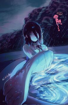 1boy 1girl alaniz_(lafertealanis) barefoot black_choker black_hair black_ribbon chain-link_fence chainsaw_man choker closed_mouth denji_(chainsaw_man) feet fence foot_focus foreshortening green_eyes grenade_pin hair_between_eyes highres neck_ribbon night outdoors partially_submerged pool reze_(chainsaw_man) ribbon shirt sleeveless sleeveless_shirt smile speech_bubble toes twitter_username water wet