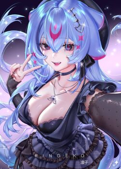 1girl artist_name bao_the_whale black_bow black_dress black_hat black_nails bow breasts cleavage collarbone commentary dress earrings english_commentary fingernails hair_between_eyes hair_bow hair_ornament hand_up hat highres indie_virtual_youtuber jewelry large_breasts long_fingernails looking_at_viewer nail_polish necklace purple_eyes red_pupils ringeko-chan solo v