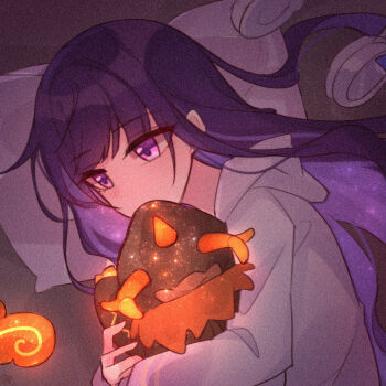 1girl absurdres bed_sheet blunt_bangs c520gpss character_doll chinese_commentary dark_room doll from_side genshin_impact glowing glowing_hair gradient_hair headphones highres hood hood_down hoodie hugging_object long_hair long_sleeves lying mole mole_under_eye multicolored_hair no_eyewear on_side pillow purple_eyes purple_hoodie raiden_shogun raiden_shogun_(2nd_anniversary) rex_lapis_(genshin_impact) shade solo streaked_hair upper_body zhongli_(genshin_impact)