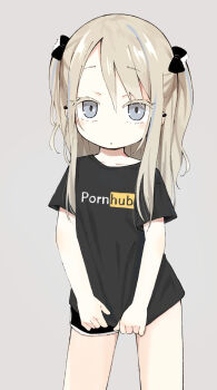 1girl black_bow black_shirt bow brown_hair child clothes_writing colored_eyelashes cowboy_shot expressionless grey_background grey_eyes hair_bow highres loli long_hair looking_at_viewer meme nanoningen_(anapoko) original pornhub shirt short_sleeves simple_background solo standing t-shirt