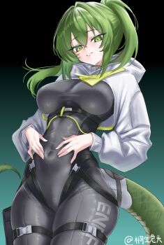 1girl arknights arknights:_endfield belt black_bodysuit bodysuit breasts commentary_request covered_navel cowboy_shot cropped_jacket fluorite_(arknights) green_eyes green_hair hair_between_eyes hands_on_own_stomach hood hood_down hooded_jacket jacket long_hair long_sleeves looking_at_viewer luhuaic medium_breasts no_gloves parted_lips ponytail smile snake_tail solo tail thigh_belt thigh_strap white_jacket