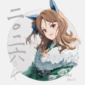 1girl animal_ears blue_bow blush bow brown_hair ear_covers green_kimono hair_bow hidaka_kouyou highres horse_ears horse_girl japanese_clothes kimono king_halo_(umamusume) long_hair looking_at_viewer open_mouth red_eyes smile solo umamusume