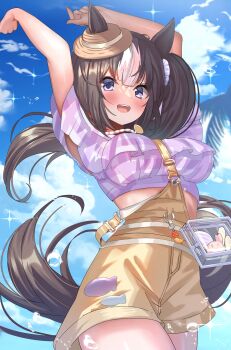 1girl ame_sagari animal_ears arms_up bead_necklace beads blue_eyes blue_sky blush boater_hat breasts brown_hair cloud commentary_request ears_through_headwear hair_ornament hair_scrunchie hat highres hokko_tarumae_(pastel_marine_locadol)_(umamusume) hokko_tarumae_(umamusume) horse_ears horse_girl horse_tail jewelry large_breasts long_hair looking_at_viewer multicolored_hair necklace official_alternate_costume official_alternate_hairstyle open_mouth outdoors overall_shorts overalls palm_tree purple_eyes scrunchie see-through_bag shorts side_ponytail sky smile solo striped_hair swimsuit tail tilted_headwear tree umamusume white_hair yellow_hat yellow_overalls