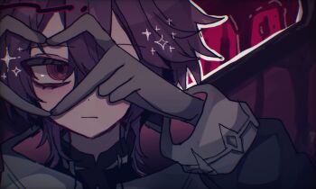 1boy :| black_gloves closed_mouth coat commentary genshin_impact gloves hair_between_eyes heart heart_hands highres kyukyu_tata long_sleeves looking_at_viewer male_focus mini_durin_(genshin_impact) mini_durin_(human)_(genshin_impact) purple_hair red_eyes short_hair solo sparkle white_coat wings