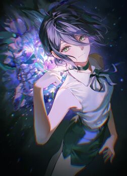 1girl absurdres black_choker black_ribbon black_skirt chainsaw_man choker closed_mouth collared_shirt green_eyes hair_between_eyes highres looking_at_viewer neck_ribbon pencil_skirt pong_(pong_o0) purple_hair reze_(chainsaw_man) ribbon shirt skirt sleeveless sleeveless_shirt solo white_shirt