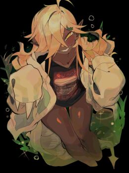 1boy black_background black_shirt blonde_hair crocodile_boy crocodile_hair_ornament crocodilian_tail cropped_legs dark-skinned_male dark_skin hair_over_one_eye highres indie_virtual_youtuber jacket long_hair long_sleeves looking_at_viewer male_focus no_pants one_eye_covered oversized_clothes royen_(vtuber) sharp_teeth shirt smile solo tail teeth trap usa37107692 white_jacket yellow_eyes