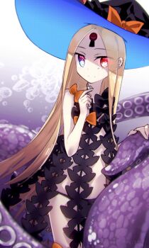 1girl abigail_williams_(fate) abigail_williams_(second_ascension)_(fate) bare_shoulders black_bow black_hat black_panties blonde_hair blue_eyes blush bow breasts commentary_request fate/grand_order fate_(series) forehead hair_bow hat heterochromia key keyhole long_hair looking_at_viewer navel orange_bow panties parted_bangs red_eyes small_breasts smile solo tentacles underwear witch_hat yubeshi_(zecxl)