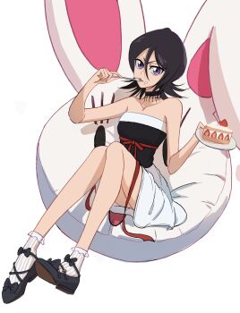 1girl absurdres bare_shoulders black_choker black_hair black_shoes bleach breasts cake chappy chi_mei_wang_liang chinese_commentary choker collarbone commentary_request dress eating food food_on_face fork full_body highres holding holding_fork holding_plate kuchiki_rukia medium_hair plate purple_eyes red_ribbon ribbon shoes short_dress sitting small_breasts socks solo strapless strapless_dress strawberry_shortcake white_socks
