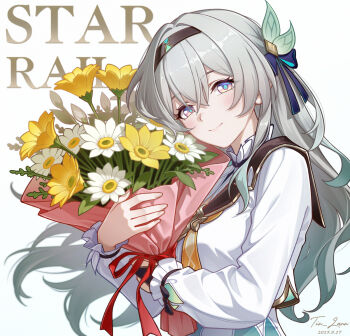 1girl bouquet bridal_gauntlets closed_mouth firefly_(honkai:_star_rail) flower gradient_hair green_hair grey_hair hair_between_eyes hair_ornament holding holding_bouquet honkai:_star_rail honkai_(series) light_blush long_hair long_sleeves looking_at_viewer multicolored_hair neckerchief orange_neckerchief pink_eyes smile solo tin_lann upper_body white_background white_flower yellow_flower