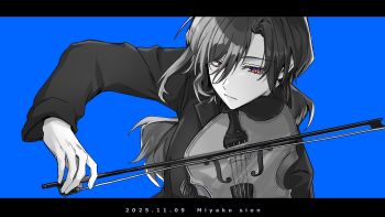 1boy :/ black_border blue_background border bow_(music) closed_mouth curtained_hair dated expressionless greyscale_with_colored_background hair_between_eyes highres holding holding_bow_(music) holding_instrument holding_violin instrument kaede_yomikata letterboxed long_hair long_sleeves low_ponytail male_focus music original pink_eyes playing_instrument ponytail shirt sideways_glance simple_background solo spot_color upper_body violin