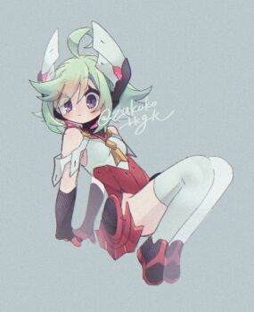 arms_behind_back azure_striker_gunvolt azure_striker_gunvolt_2 bare_shoulders breasts full_body green_hair headgear leotard low_wings mechanical_wings purple_eyes roro_(gunvolt) short_hair signature simple_background small_breasts thighhighs white_leotard white_thighhighs wings zukoko_rkgk