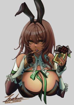 1girl 777_(nikke) absurdres animal_ears black_leotard blush bow breasts brown_hair candy chocolate chocolate_bar cleavage dark-skinned_female dark_skin detached_collar fake_animal_ears food goddess_of_victory:_nikke green_nails green_ribbon hair_between_eyes highres holding holding_chocolate holding_food large_breasts leotard long_hair looking_at_viewer noir_(nikke) open_mouth playboy_bunny rabbit_ears ribbon saint_patrick&#039;s_day simple_background smile solo tina_inekun very_long_hair wrist_cuffs yellow_eyes