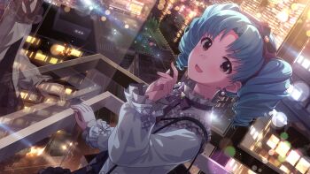 1girl blouse blush city commentary_request drill_hair dutch_angle game_cg hairband idolmaster idolmaster_million_live! idolmaster_million_live!_theater_days long_sleeves looking_at_viewer night official_alternate_costume official_alternate_hairstyle official_art open_mouth reflection shirt short_hair smile solo third-party_source tokugawa_matsuri twin_drills upper_body white_shirt