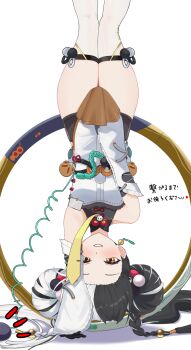 1girl 4kebidayo braid braided_twintails detached_sleeves dialyn_(zenless_zone_zero) double_bun hair_bun handstand highres multicolored_hair necktie one_arm_handstand shorts shorts_under_skirt smile split-color_hair thighhighs thighs upside-down white_background white_thighhighs yellow_eyes yellow_necktie zenless_zone_zero