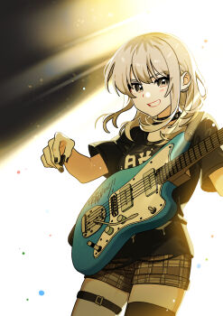 1girl black_choker black_shirt black_thighhighs blush brown_shorts choker commentary earclip electric_guitar fender_jazzmaster girls_band_cry grey_hair guitar habsida_(habsida_hpy) highres holding holding_guitar holding_instrument holding_plectrum instrument kawaragi_momoka long_hair multicolored_hair open_mouth plectrum roots_(hair) shikai_no_sumi_kuchiru_oto shirt short_sleeves shorts sidelocks simple_background solo thigh_strap thighhighs