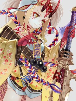 1girl :3 beads blonde_hair claws earrings facial_mark fangs fate/grand_order fate_(series) female_focus floral_print grey_background hair_ornament highres holding holding_sword holding_weapon horns ibaraki_douji_(fate) ibaraki_douji_(third_ascension)_(fate) japanese_clothes jewelry long_hair long_sleeves looking_to_the_side markings oni oni_horns pointy_ears prayer_beads rope ruisento sharp_nails shimenawa simple_background slit_pupils smile solo sword weapon wide_sleeves yellow_eyes
