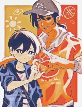 2boys antenna_hair baseball_cap black_eyes black_hair blue_jacket bright_pupils brown_hair closed_mouth collarbone dark-skinned_male dark_skin double-parted_bangs grey_hat hair_between_eyes hand_on_another&#039;s_shoulder harumiya_ut hat heart heart_hands heart_hands_duo height_difference highres hood hood_down hoodie jacket kel_(birthday)_(omori) kel_(faraway)_(omori) kel_(omori) long_sleeves looking_at_viewer low_ponytail male_focus multiple_boys omori one_eye_closed open_clothes open_jacket open_mouth orange_hoodie ponytail shirt short-sleeved_jacket short_hair short_ponytail short_sleeves sunny_(birthday)_(omori) sunny_(omori) t-shirt teeth tongue twitter_username watermark white_pupils white_shirt yaoi