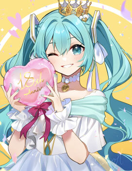 1girl anniversary aqua_eyes aqua_hair aqua_nails arched_bangs balloon blue_dress blurry bow cheek_press choker circle collarbone confetti crown depth_of_field dot_nose dress fingernails glitter gold_crown gold_trim grin hair_between_eyes hair_bow hair_intakes hair_ornament hair_ribbon hands_up happy hatsune_miku heart heart_balloon heart_hair_ornament highres holding holding_balloon light_blush long_hair mamo_(fortune-mm) medallion one_eye_closed patterned_clothing pearl_choker pearl_hair_ornament pendant_choker pink_bow pointed_crown ribbon sidelocks signature simple_background smile solo sparkle straight-on thick_eyelashes twintails two-tone_dress upper_body very_long_hair vocaloid wavy_hair white_bow white_choker white_dress white_ribbon wide_sleeves wrist_cuffs yellow_background