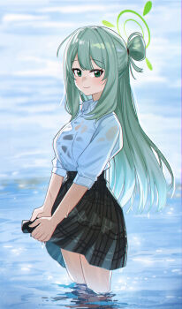 1girl absurdres backlighting black_skirt blue_archive blush chinese_commentary closed_mouth collared_shirt commentary_request cowboy_shot cowlick day double-parted_bangs dress_shirt green_eyes green_hair green_halo hair_between_eyes hair_bun halo highres long_hair looking_at_viewer miniskirt nonomi_(blue_archive) ocean outdoors plaid_clothes plaid_skirt pleated_skirt school_uniform shangdi_de_fa_zhang shirt short_sleeves sidelocks single_side_bun skirt smile solo v_arms very_long_hair wading water wet wet_clothes wet_shirt white_shirt wringing_clothes wringing_skirt