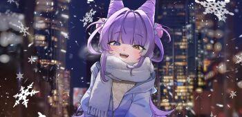 1girl absurdres blue_eyes blurry blurry_background breath brown_eyes building city_lights commentary cone_hair_bun depth_of_field double_bun hair_bun hair_intakes hair_ornament hair_rings heterochromia highres jacket long_sleeves looking_at_viewer night open_mouth outdoors partially_unzipped pom_pom_(clothes) pom_pom_hair_ornament purple_hair purple_jacket scarf skyscraper smile snowflakes snowing solo stellive suba121900 sweater symbol-only_commentary tenko_shibuki upper_body urban virtual_youtuber white_scarf white_sweater winter winter_clothes