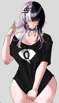 1girl alternate_costume black_choker black_hair black_nails black_shirt blush breasts choker clarkekitsp cleavage commentary covered_eyes english_commentary grey_hair hair_ornament hair_over_eyes highres hololive hololive_english large_breasts long_bangs long_hair looking_at_viewer multicolored_hair shiori_novella shirt simple_background smile solo split-color_hair two-tone_hair virtual_youtuber white_background yellow_eyes