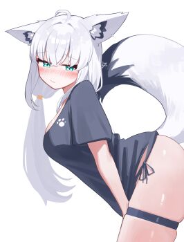 1girl absurdres animal_ears ass black_shirt black_tail blue_eyes blush breasts commentary_request cowboy_shot deaver fox_ears fox_girl fox_tail from_side highres hololive long_hair medium_breasts shirakami_fubuki shirt simple_background skindentation solo tail thigh_strap thighs two-tone_tail virtual_youtuber white_background white_hair white_tail