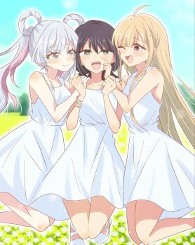 3girls bare_shoulders blonde_hair blush bracelet cho_kaguya-hime! collarbone commentary dress green_eyes grey_hair hair_rings highres jewelry kaguya_(cho_kaguya-hime!) long_hair looking_at_another medium_hair mole mole_under_eye multicolored_hair multiple_girls one_eye_closed open_mouth pink_hair red_eyes runami_yachiyo sakayori_iroha sandals sleeveless sleeveless_dress smile tutanai twintails two-tone_hair untranslatable_commentary very_long_hair white_dress white_sandals yuri