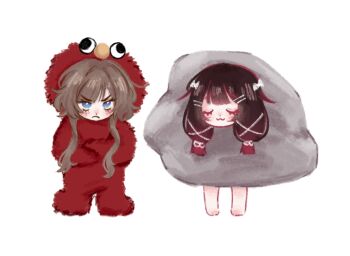 2girls :3 angry bare_legs black_hair blue_eyes bow brown_hair closed_eyes columbina_(genshin_impact) cosplay crossed_arms dangoyunyu elmo elmo_(cosplay) genshin_impact gradient_hair hair_bow hair_ornament highres long_hair multicolored_hair multiple_girls rock sandrone_(genshin_impact) sesame_street simple_background smile standing two-tone_hair white_background white_bow