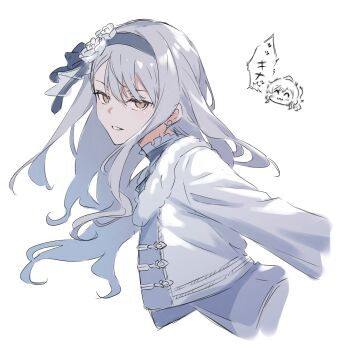 2girls bang_dream! blue_hairband commentary_request earrings flower grey_hair hairband highres imai_lisa jacket jewelry kanade_(kanade_3344) long_hair looking_at_viewer minato_yukina multiple_girls open_mouth rose simple_background translation_request white_background white_flower white_jacket white_rose yellow_eyes