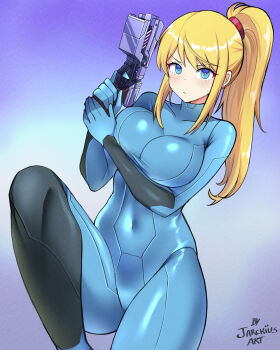 1girl artist_name blonde_hair blue_bodysuit blue_eyes bodysuit breasts covered_navel gradient_background gun high_ponytail highres holding holding_gun holding_weapon jarckius large_breasts looking_at_viewer metroid nintendo ponytail samus_aran skin_tight solo v-shaped_eyebrows weapon zero_suit