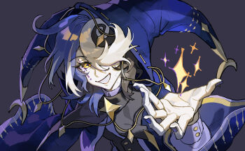 1other :d black_hair borrowed_character colored_skin commission diamond-shaped_pupils diamond_(shape) flipped_bangs glowing grey_background grin hair_over_one_eye hand_up hat highres jester_cap long_sleeves looking_at_viewer magic mark_under_eye multicolored_hair neri_neri_da one_eye_covered open_hand open_mouth original other_focus purple_hair second-party_source simple_background skeb_commission smile solo sparkle symbol-shaped_pupils upper_body watermark white_hair white_skin yellow_eyes