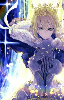 1girl absurdres armor artoria_pendragon_(fate) blonde_hair blue_cape breastplate cape crown excalibur_(fate/stay_night) fate/grand_order fate_(series) gauntlets green_eyes highres holding holding_sword holding_weapon looking_at_viewer lord_logres_(fate) lord_logres_(third_ascension)_(fate) short_hair solo sword weapon yagi_(yagi5art)