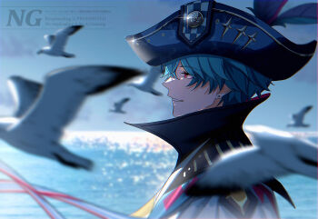 1boy bird blue_hair blue_sky blurry blurry_background brant_(wuthering_waves) commentary from_side hat highres male_focus ocean outdoors parted_lips pink_eyes portrait profile sae_naiyatsu short_hair sky smile solo symbol-only_commentary tricorne watermark white_bird wuthering_waves