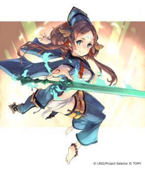 1girl barefoot blue_hat blue_jacket blue_leg_warmers brown_hair closed_mouth commentary_request copyright_notice green_eyes hat holding holding_sword holding_weapon jacket keypot leg_warmers looking_at_viewer mitsurugi_(wixoss) official_art shirt shorts smile solo sword weapon white_background white_shirt white_shorts wixoss